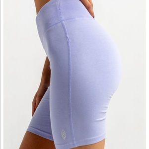 NWOT- FREE PEOPLE FP Movement Hot Shot
Womens Periwinkle Shorts